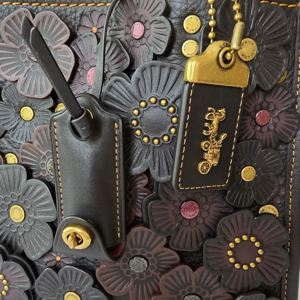 Limited edition Oxblood coach tearose purse - Picture 4 of 5